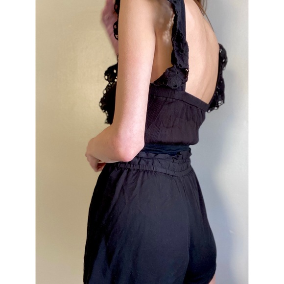 Plunging ruffle bodysuit. - Picture 3 of 4